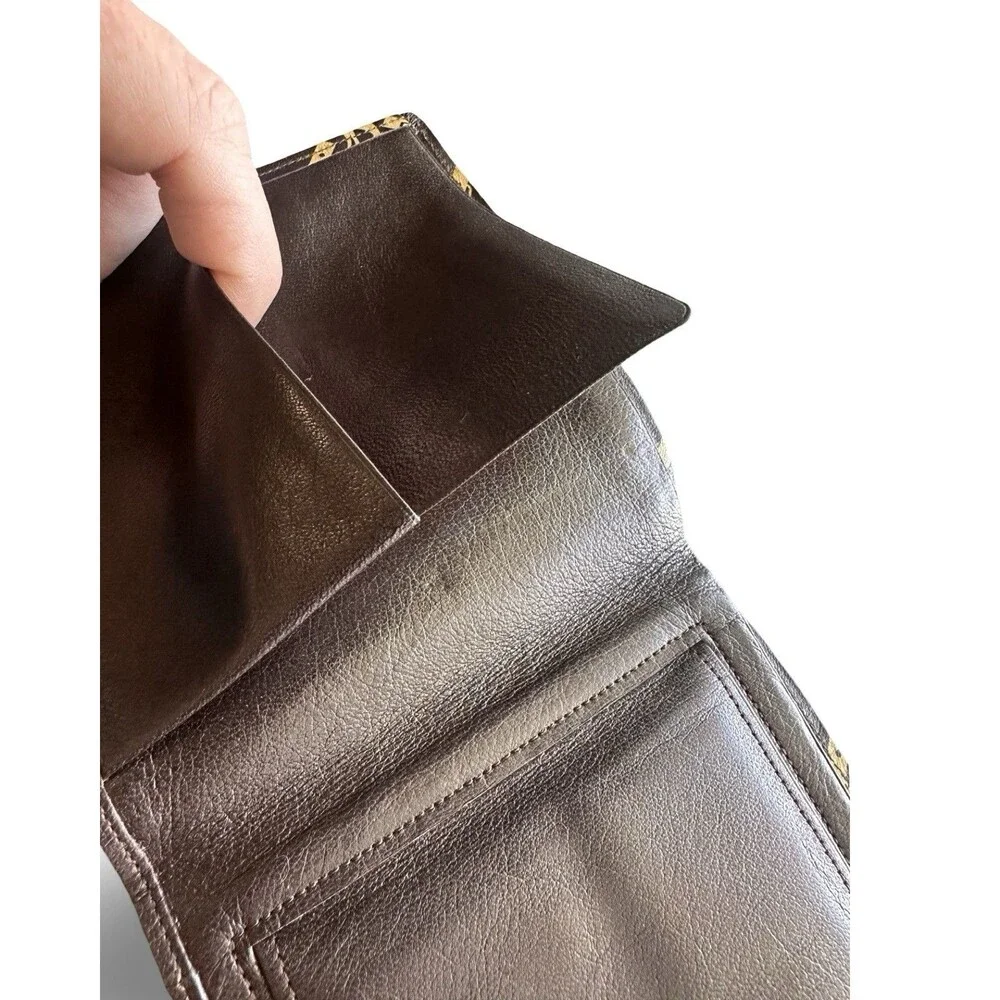 Longchamp brown logo